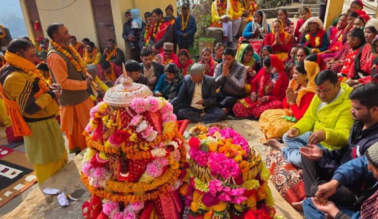 ऊखीमठ : भगवती कालीमाई देवरा यात्रा का बुरूवा पहुंचने पर ग्रामीणों ने पुष्प अक्षत्रों से किया भव्य स्वागत