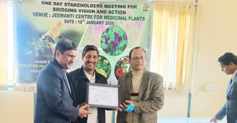 चमोली : डाबर इंडिया ने जड़ी-बूटी में उल्लेखनीय कार्य करने वाले पांच संस्थाओं और 11 किसानों को किया सम्मानित