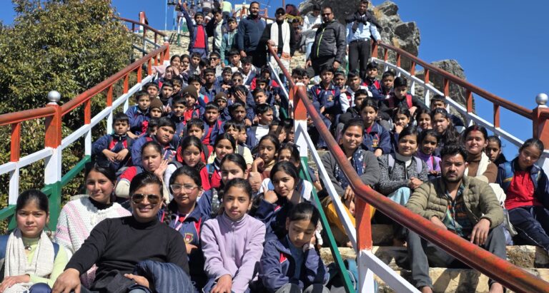चमोली : एमएल पब्लिक स्कूल के छात्रों ने कार्तिक स्वामी तीर्थ में किया शैक्षणिक भ्रमण
