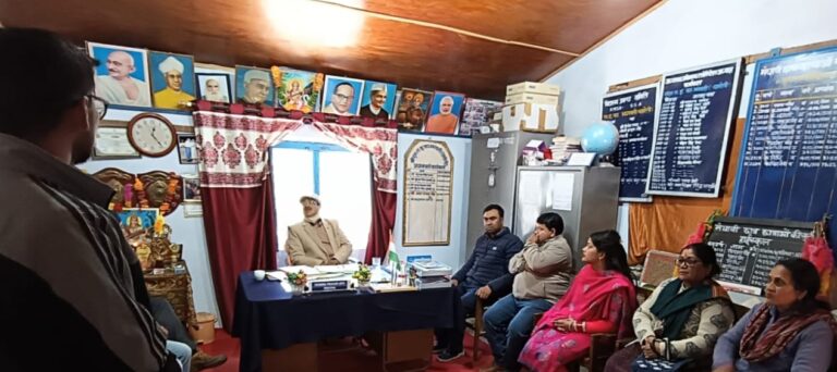 चमोली : मुख्य शिक्षा अधिकारी ने परीक्षा केन्द्रों में जाकर तैयारियों का लिया जायजा