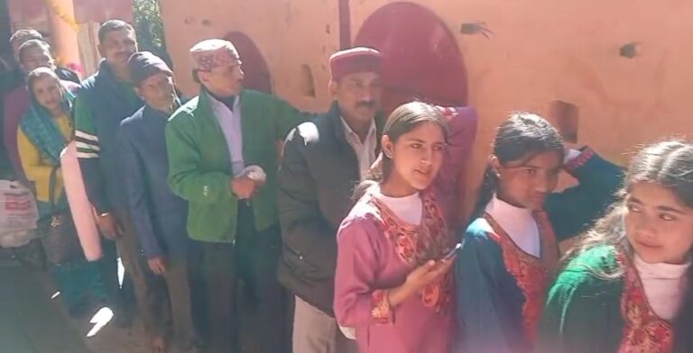 उर्गमघाटी : महाशिवरात्रि पर्व पर कल्पेश्वर महादेव मंदिर में उमड़ा श्रद्धालुओं की भीड़ 