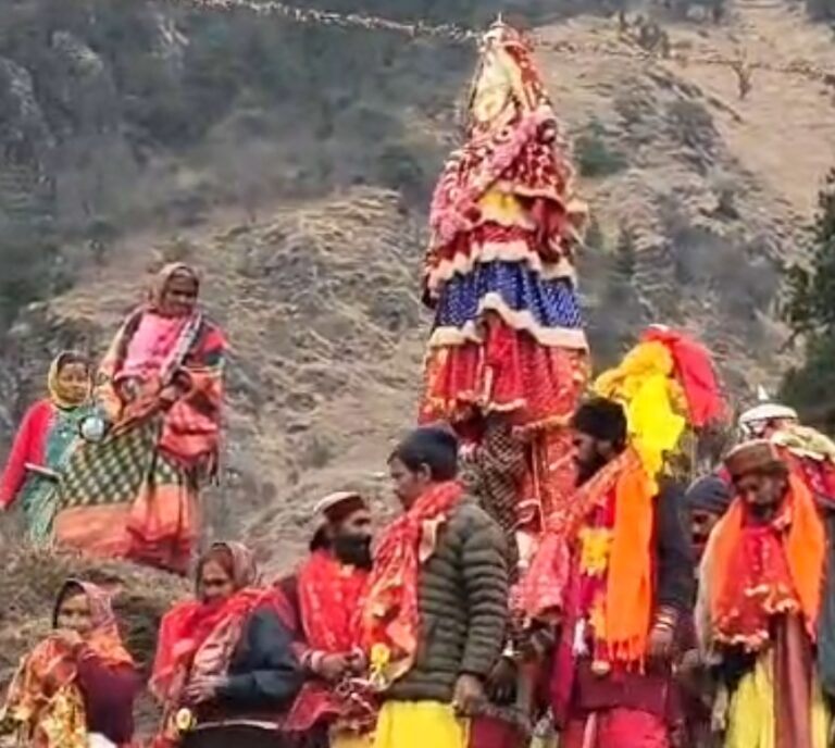 उर्गमघाटी : पंचनाम देवताओं के चौक भर्की से विदा होकर माता कालिंका पहुंची बनतोली