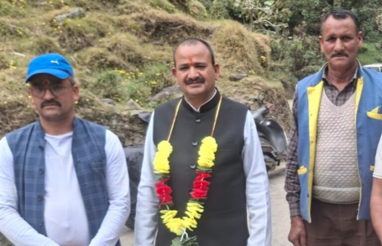 ऊखीमठ : राज्यमंत्री चण्डी प्रसाद भट्ट ने कालीमठ घाटी का भ्रमण कर सुनी जनसमस्याएं