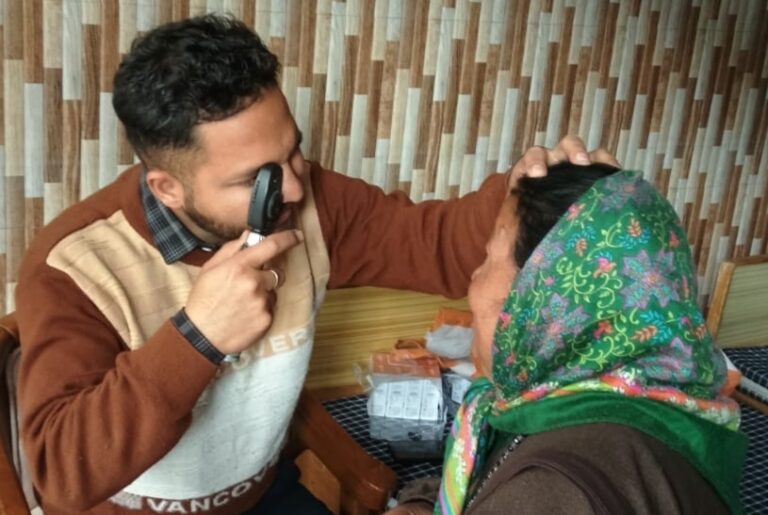 जोशीमठ में नि:शुल्क नेत्र शिविर, 28 मरीजों में मोतियाबिंद की पुष्टि