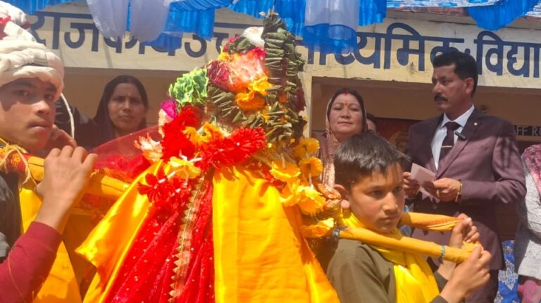 ऊखीमठ : फुलारी महोत्सव में गूंजे लोकगीत, परंपराओं की रंगत से सराबोर हुआ पल्द्वाणी