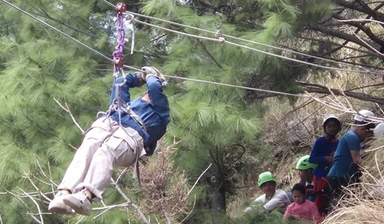 ज्योतिर्मठ : एडवेंचर टूरिज्म से खुलेगा रोजगार का रास्ता, जोगीधारा में प्रशिक्षण ले रहे युवा