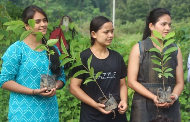 चमोली : उत्तराखंड में औषधीय खेती का मजबूत विकल्प बन रहा कुटज