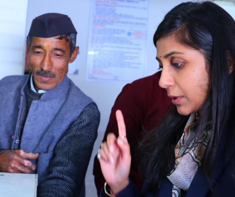 पौड़ी : सेवानिवृत्त कर्मचारियों की पेंशन प्रक्रिया में तेजी लाएं : डीएम