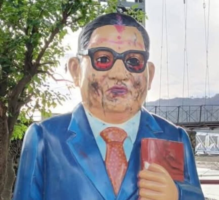 श्रीनगर गढ़वाल में बाबा साहब की प्रतिमा से छेड़छाड़, क्षेत्र में भारी आक्रोश