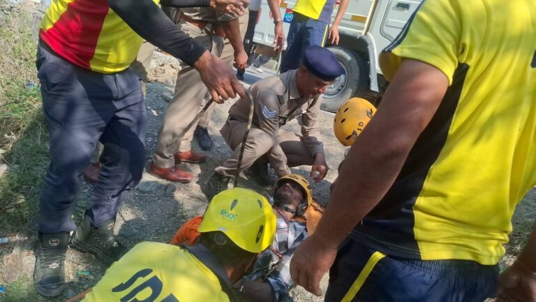 टिहरी : अंतिम संस्कार से लौटते वक्त मौत का सफर, खाई में गिरी मैक्स; 8 की मौत