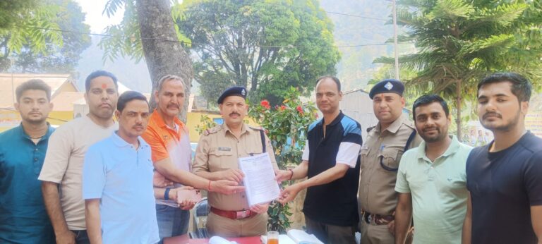 चमोली : गौचर बाजार में जाम से लोग परेशान, व्यापार मंडल ने पुलिस से की सख्ती की मांग