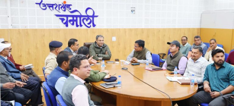 चमोली : चारधाम यात्रा सिर पर, लेकिन बदरीनाथ हाईवे अब भी बेहाल! डीएम ने अफसरों और एजेंसियों को लगाई फटकार