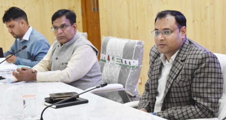 चारधाम यात्रा : डीएम ने कसी तैयारियों की रफ्तार, बोले- कपाट खुलने से पहले पूरी हों सभी व्यवस्थाएं