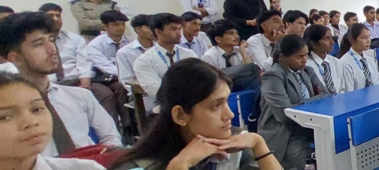 गौचर : पॉलीटेक्निक के छात्र-छात्राओं को दी यातायात नियमों की जानकारी