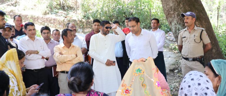 गौचर : गौचर में जलभराव की समस्या पर डीएम सख्त, स्थलीय निरीक्षण कर दिए निर्देश