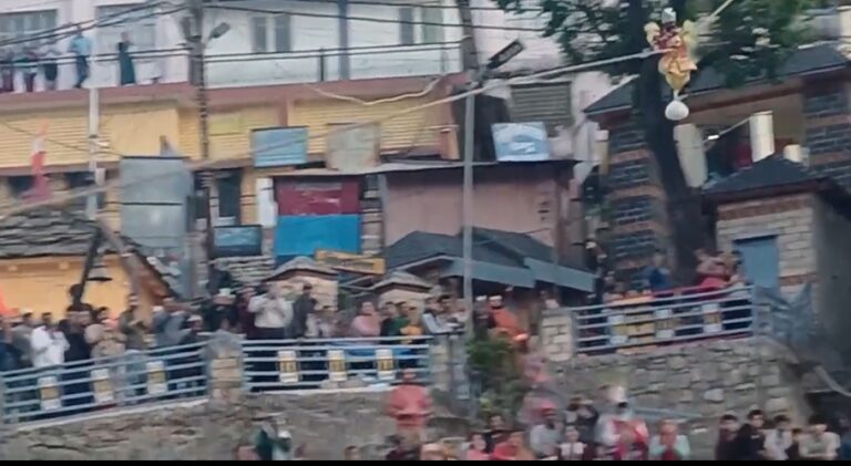 जोशीमठ : जोशीमठ में गूंजे जयकारे, गरुड़ छाड़ के साथ बदरीनाथ यात्रा का संकेत