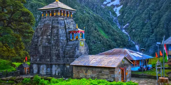 ऊखीमठ : मद्महेश्वर धाम के कपाट तिथि में बदलाव की मांग, प्रशासन को सौंपा ज्ञापन