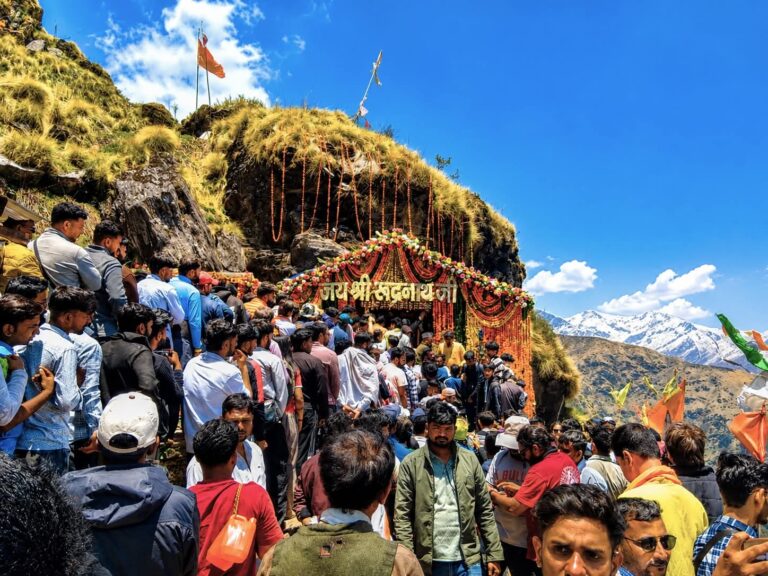 गोपेश्वर : जयकारों के बीच खुले चतुर्थ केदार श्री रुद्रनाथ मंदिर के कपाट