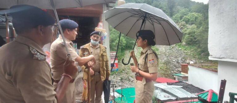 रूद्रप्रयाग : केदारनाथ यात्रा में बढ़ी भीड़, एसपी ने सोनप्रयाग-गौरीकुंड में संभाली व्यवस्था