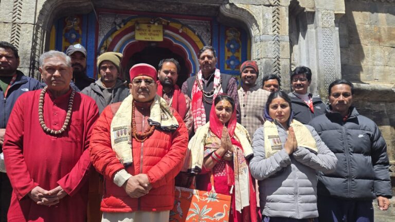 सतपाल महाराज ने बदरी-केदार धाम में किए दर्शन, यात्रा व्यवस्थाओं का लिया जायजा