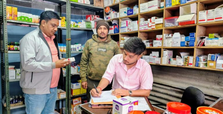 चमोली : चारधाम यात्रा के मद्देनजर मेडिकल स्टोर्स का निरीक्षण, नियम उल्लंघन पर कार्रवाई की चेतावनी