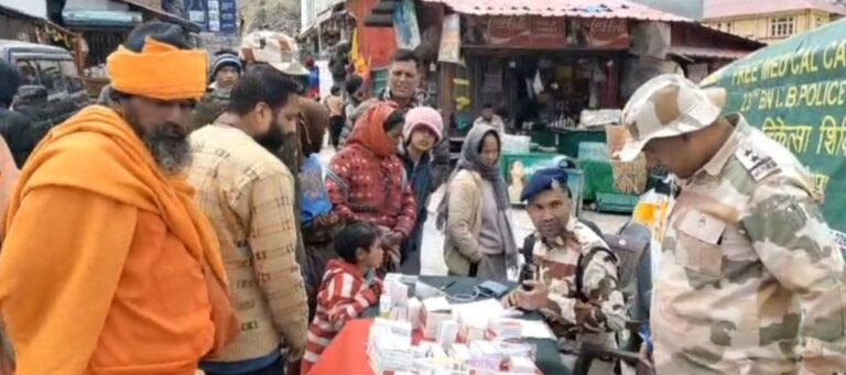 चमोली : बदरीनाथ धाम में आईटीबीपी ने लगाया निशुल्क चिकित्सा शिविर, श्रद्धालुओं व स्थानीय लोगों को मिली राहत