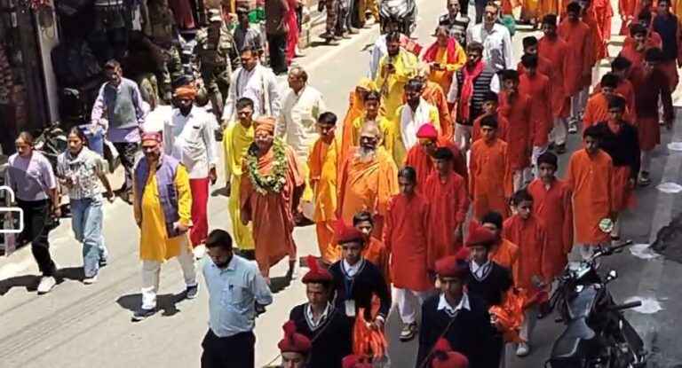 चमोली : ज्योतिर्मठ में आदि शंकराचार्य पीठोत्सव शुरू, कलश यात्रा में उमड़ी श्रद्धालुओं की भीड़