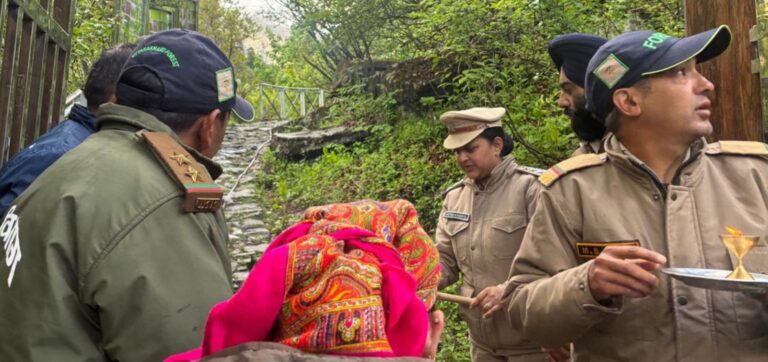 चमोली : फूलों की घाटी के खुले कपाट, पर्यटकों का पहला दल पहुंचा