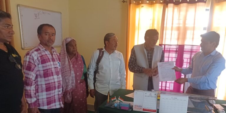 चमोली : काफल तोड़ने गया था अमित, हादसे ने छीन ली जिंदगी; परिजनों ने मुख्यमंत्री से मांगी आर्थिक सहायता