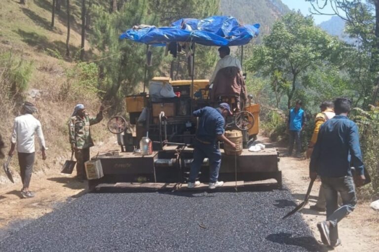 चमोली : बिटुमेन के बढ़े दामों से राजजात यात्रा मार्ग का हॉटमिक्स कार्य रुका