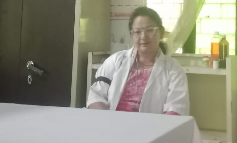 चमोली : आयुष चिकित्सकों का फूटा गुस्सा, चौथे दिन भी जारी रहा आंदोलन
