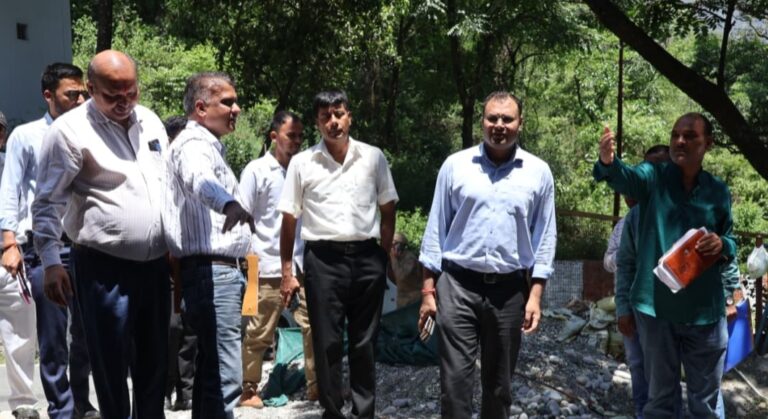 चमोली : नंदप्रयाग को मिलेगा आधुनिक तहसील भवन, डीएम ने किया निर्माण कार्यों का निरीक्षण