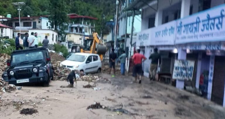 चमोली : अतिवृष्टि के बाद उठी मांग: थराली में तैनात हो एनडीआरएफ-एसडीआरएफ की टीम, आपदा से निपटने को रहे प्रशासन तैयार