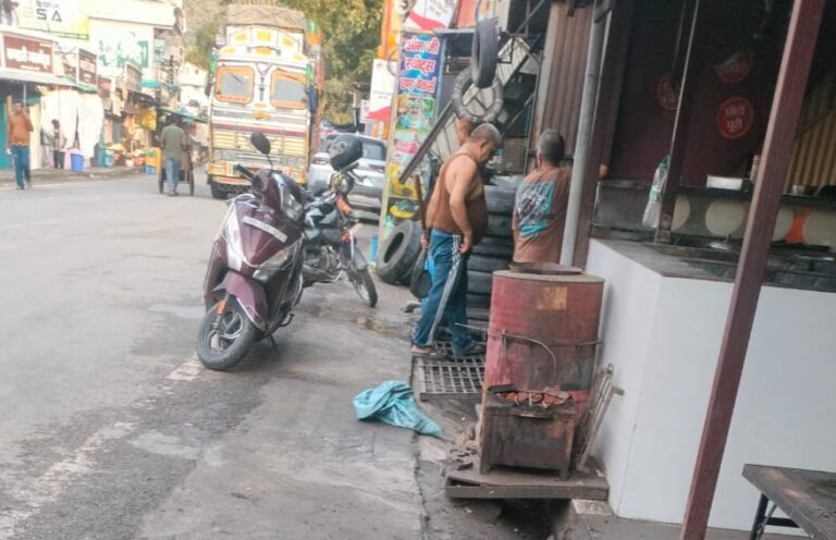 गौचर : पहली बारिश में गौचर की खुली तैयारियों की पोल, दुकानों में घुसा गंदा पानी