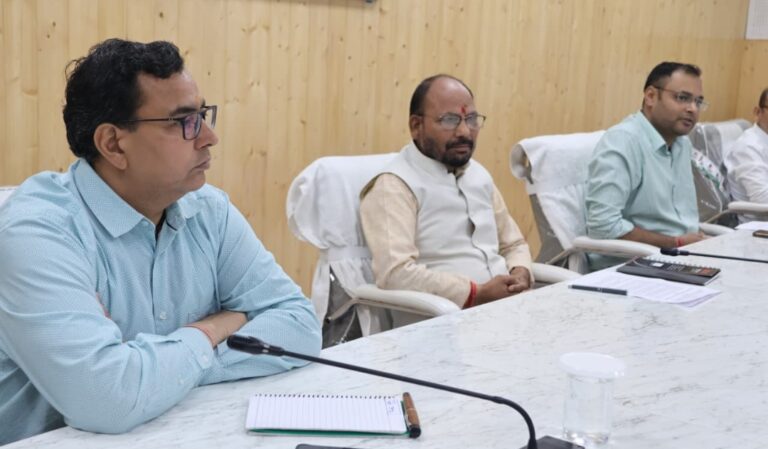 चमोली : आपदा पुनर्वास कार्यों की धीमी रफ्तार पर डीएम नाराज, अधिकारियों को दिए तेजी लाने के निर्देश