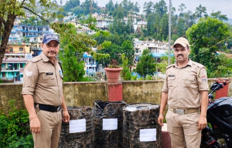 गैरसैंण : सड़क निर्माण सामग्री चोरी का खुलासा, तीन कोलतार ड्रम बरामद, एक आरोपी गिरफ्तार