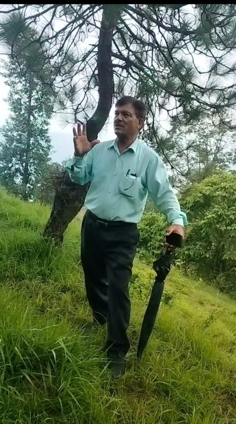 गौचर : कलम से खेत तक : पत्रकार दिग्पाल गुंसाई की दोहरी पहचान बनी प्रेरणा