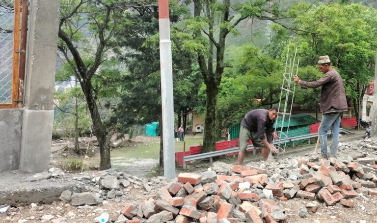 पीपलकोटी : पहली बारिश में क्षतिग्रस्त हुई दीवार, सिंचाई विभाग ने तुरंत संभाला मोर्चा