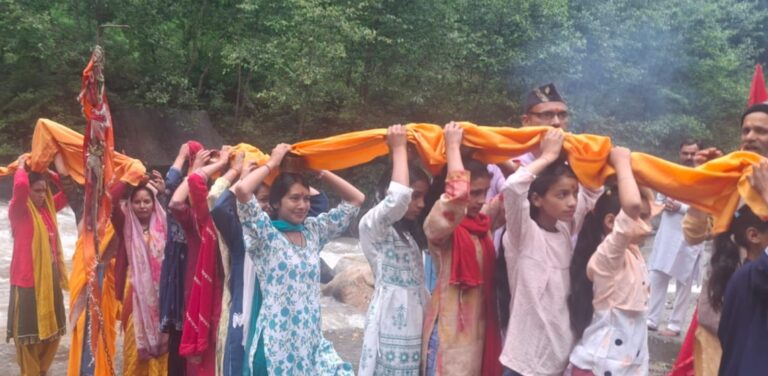 ऊखीमठ : रुच्छ महादेव में जल कलश यात्रा से गूंजा शिवधाम, महाशिव पुराण कथा में उमड़ी आस्था