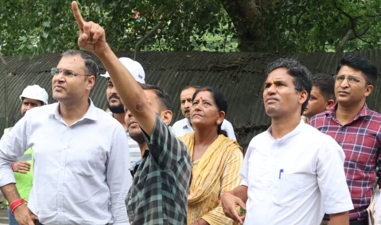 चमोली : बहुगुणानगर के 35 से अधिक परिवार विस्थापन को तैयार, डीएम ने पुनर्वास में तेजी के दिए निर्देश