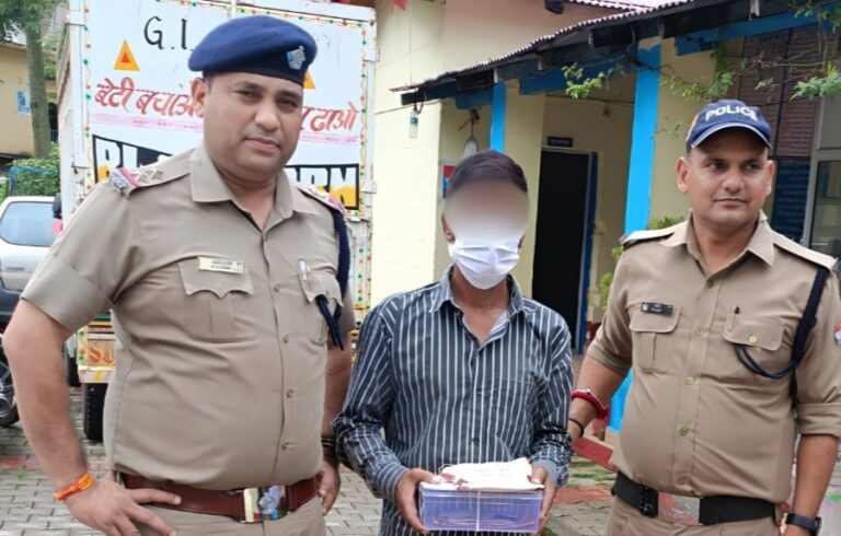 गौचर बाजार चोरी का खुलासा : 40 सीसीटीवी खंगालकर शातिर चोर गिरफ्तार