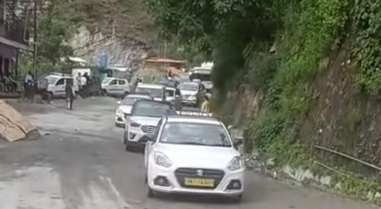 चमोली : रात की बारिश ने रोकी बदरीनाथ यात्रा, 16 घंटे बंद रहा हाईवे !