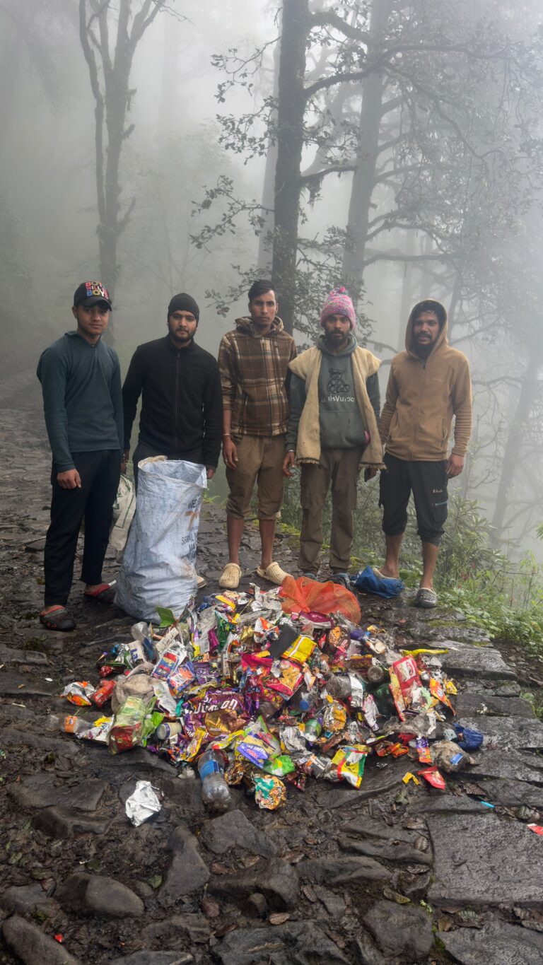 ऊखीमठ : गौंडार से मद्महेश्वर तक ग्रामीणों ने चलाया स्वच्छता अभियान
