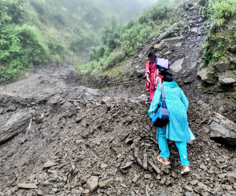 पीपलकोटी : तीन दिन से बंद गडोरा-चतोली-किरूली सड़क, ग्रामीणों की बढ़ी मुश्किलें!