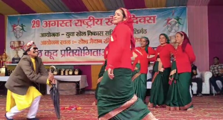ज्योतिर्मठ : बारिश में भी नहीं थमा मातृशक्ति का उत्साह, सांस्कृतिक प्रस्तुतियों से मोहा मन