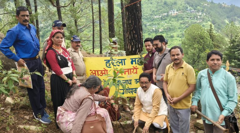 गोपेश्वर : हरित उत्तराखंड की मुहिम को मिला बल, गोपेश्वर में हुआ वृक्षारोपण अभियान