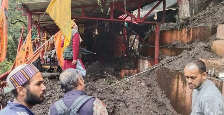 चमोली : कल्पेश्वर महादेव मंदिर में भारी भूस्खलन, 25 लाख की संपत्ति को नुकसान