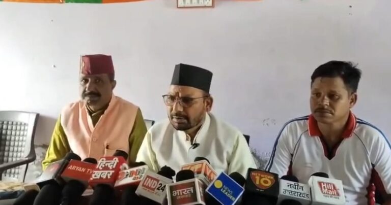थराली : खरगे की रैली के बाद मंच शुद्धिकरण पर गरमाई सियासत, विधायक बोले- कांग्रेस खेल रही जातिवाद का कार्ड
