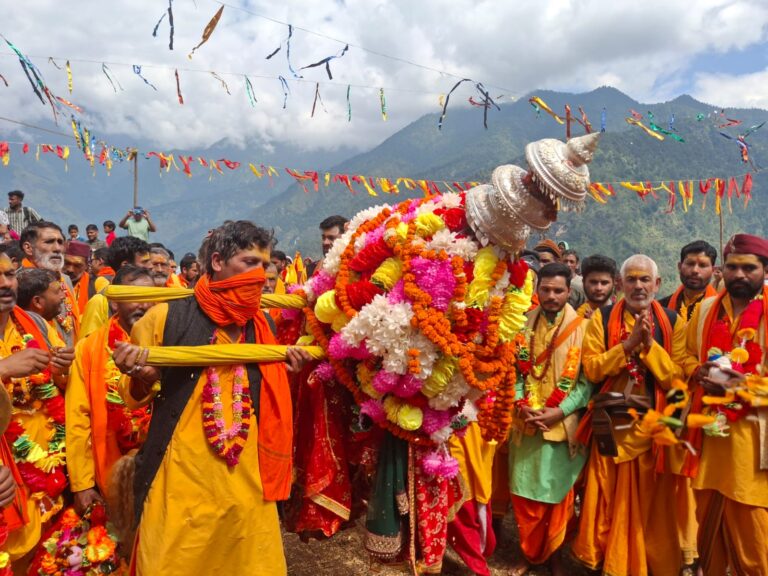 ऊखीमठ : भक्तों को आशीर्वाद देती निकलीं भगवती चामुंडा, तीसरे चरण की दिवारा यात्रा शुरू