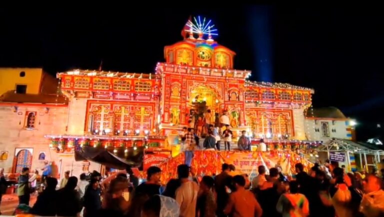 चमोली : बदरीनाथ धाम में जन्माष्टमी का उल्लास, रात दो बजे बंद होंगे कपाट